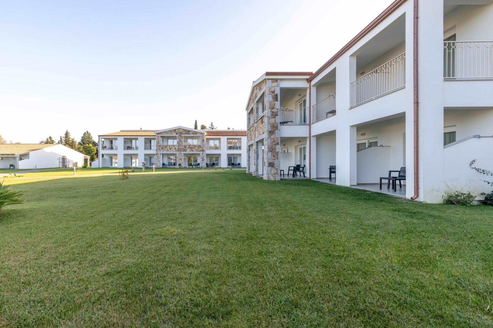 Hotel S'Arena Beach La Caletta Bagian luar foto